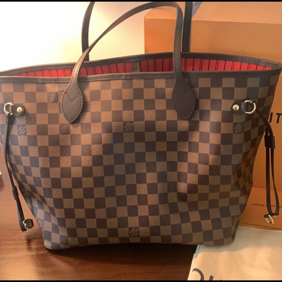 Louis Vuitton Handbags - Like new LV Neverfull MM
